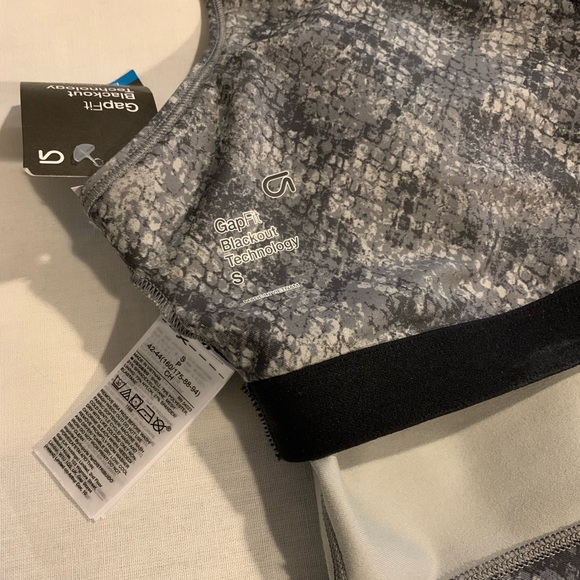 Gap fit cropped bra top - Picture 3 of 4